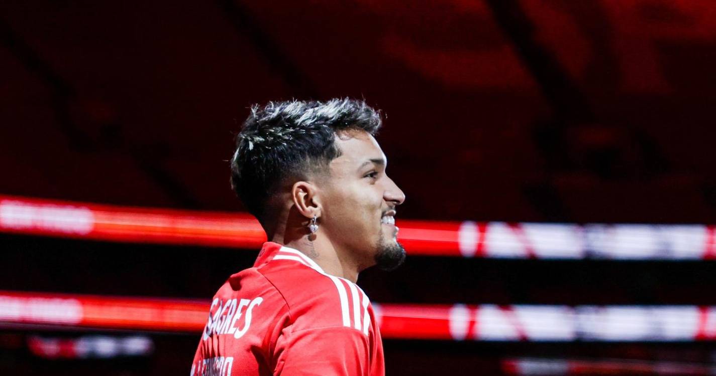 Brasileiro Marcos Leonardo assina pelo Benfica até 2029