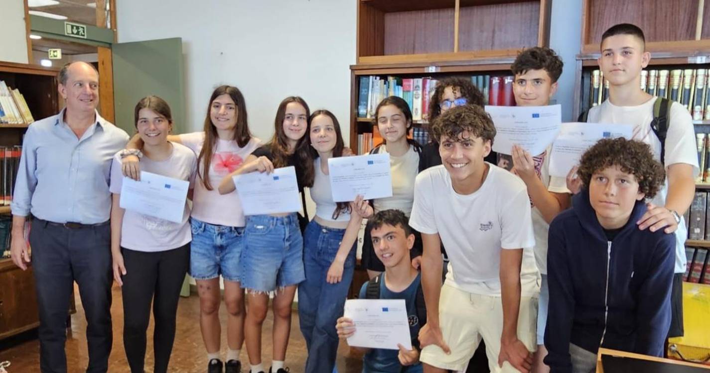 Alunos e professores da Grécia na EB2,3 do Estreito de Câmara de Lobos
