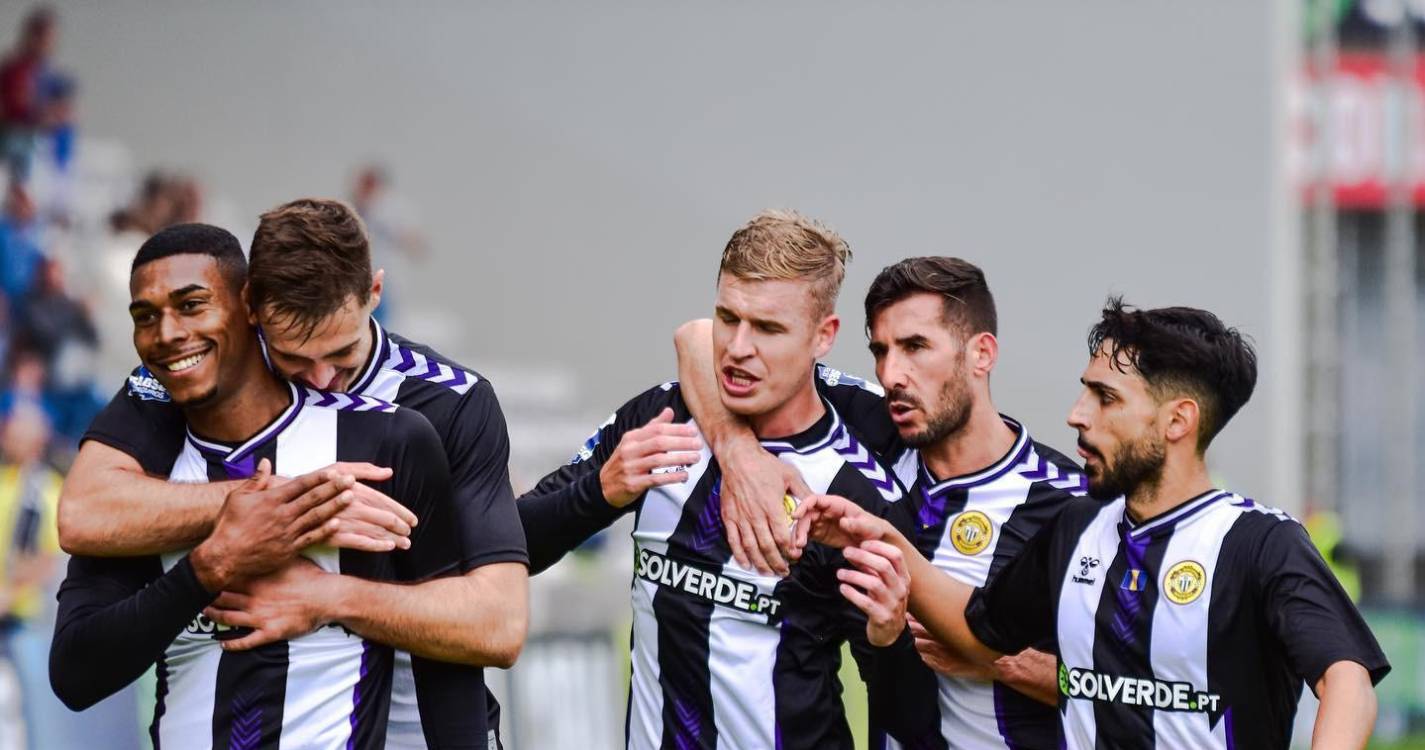 II Liga: Nacional mantém-se no comboio da frente