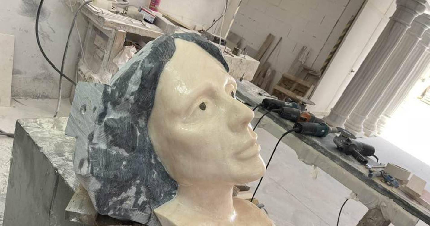 Obra do escultor Francisco Simões homenageia Florbela Espanca em Vila Viçosa