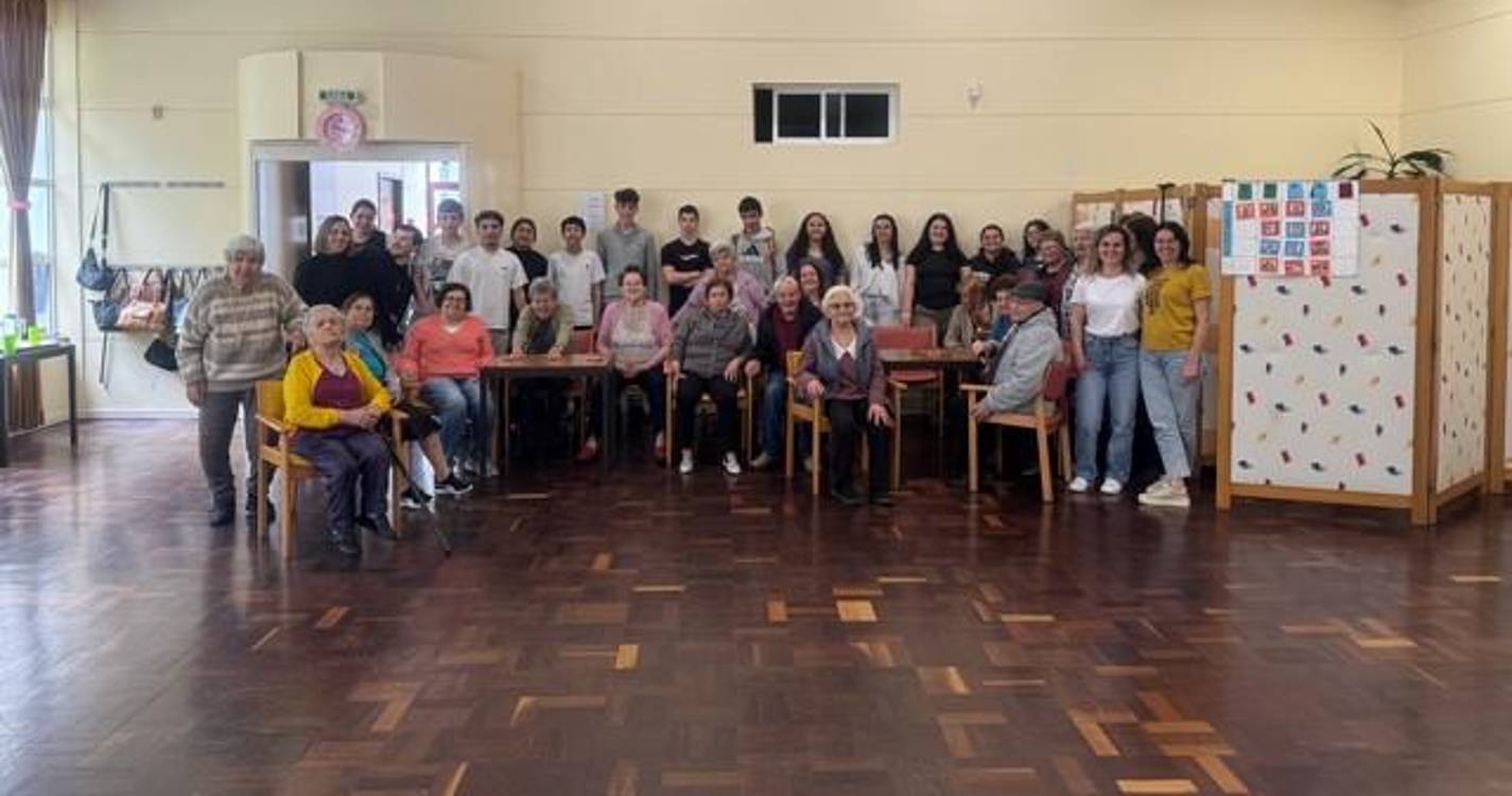 Escola Básica e Secundária de São Vicente dinamizou encontro intergeracional