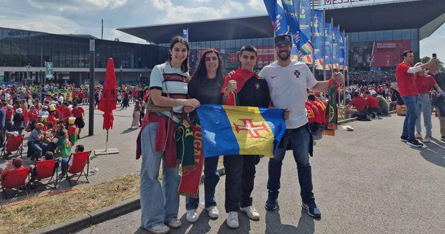 Euro2024: Madeirenses exibem bandeira da Região em Dortmund