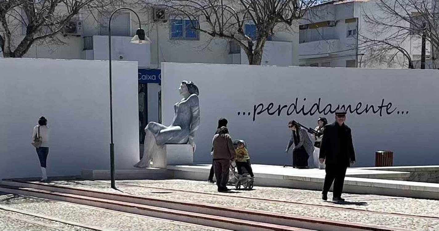 Obra do escultor Francisco Simões homenageia Florbela Espanca em Vila Viçosa