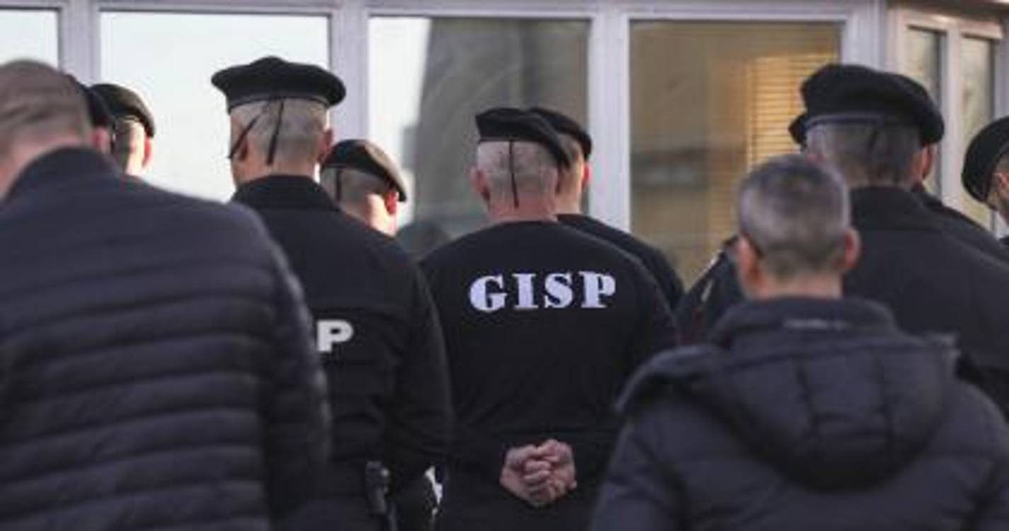 Guardas prisionais e oficiais de Justiça voltam a reunir-se com tutela à espera de soluções