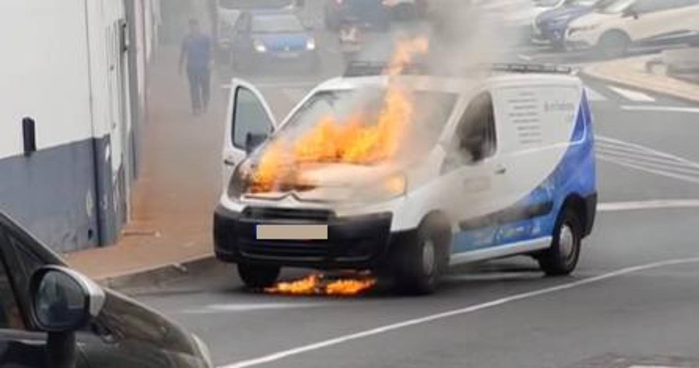 Viatura incendiou-se na Quinta Grande (com vídeo)