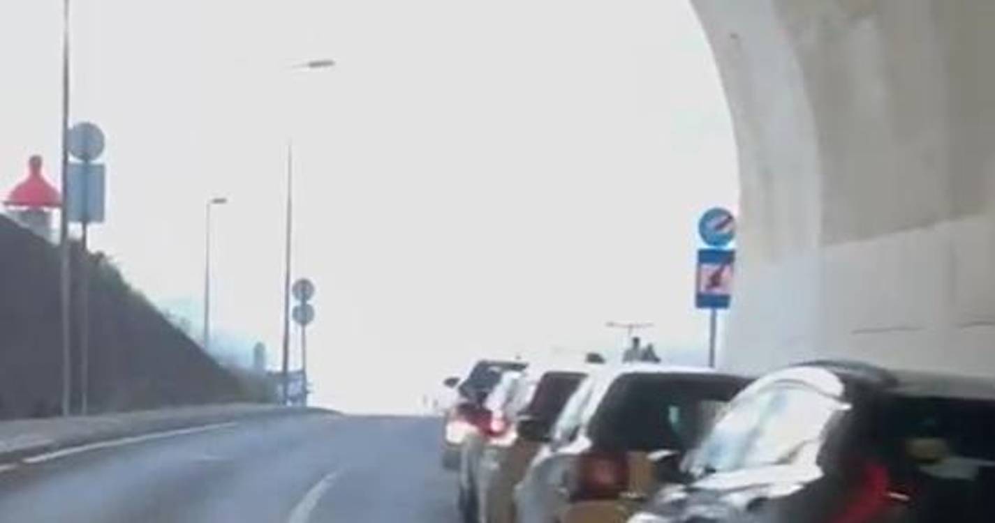 Veículos estacionados em túnel antes do Farol da Ponta do Pargo causaram constrangimentos ao trânsito