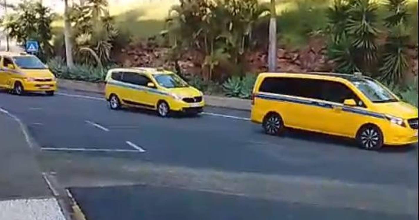 Taxistas condicionam trânsito no Funchal em protesto contra concorrência desleal no porto de cruzeiros