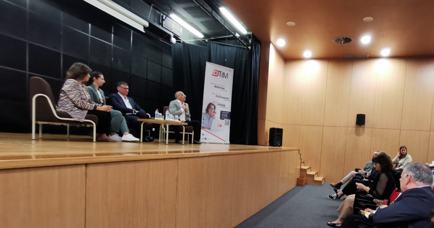 Livro ‘Maria-Rapaz’ apresentado na Escola Dr. Horácio Bento de Gouveia