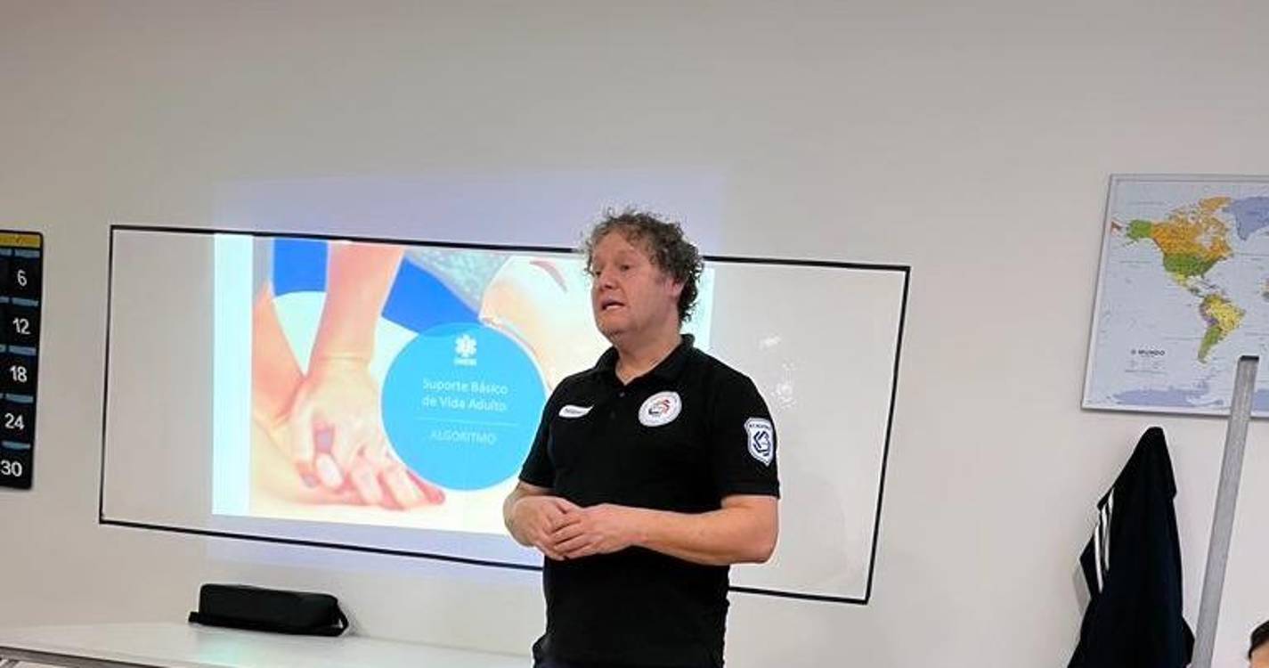 Médicos do futebol doam DAE à Associação de Futebol da Madeira