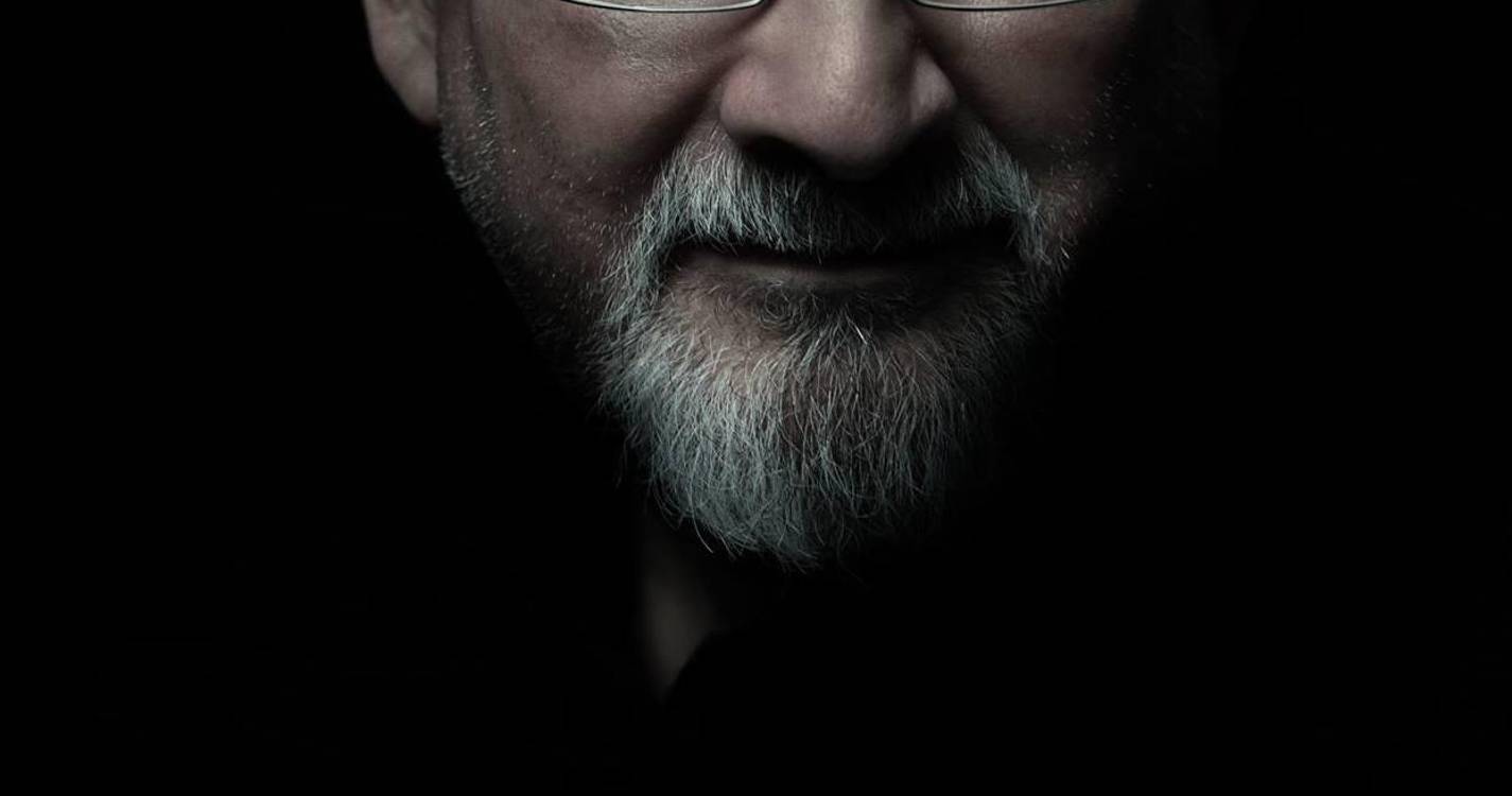 Agressor de Salman Rushdie condenado a 25 anos de prisão efetiva