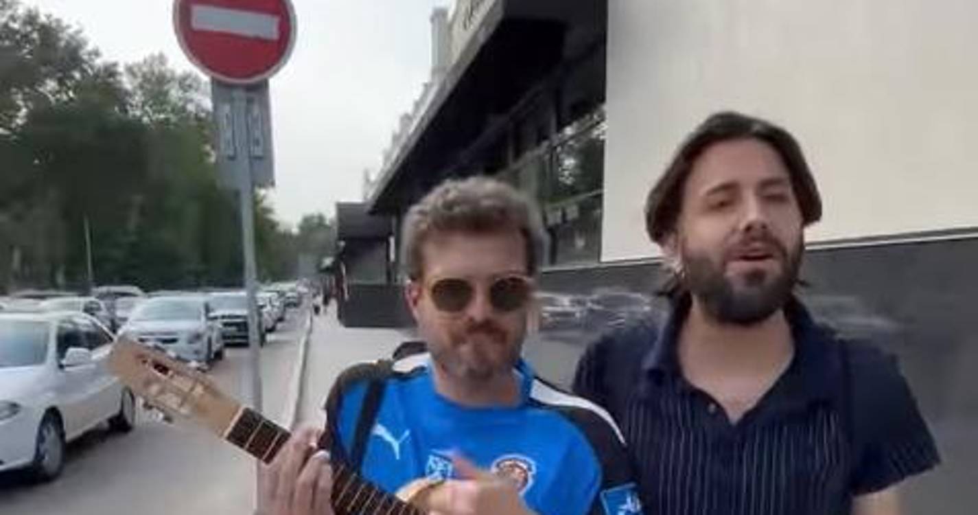 Salvador Sobral canta ‘Deslocado’ pelas ruas do Uzbequistão (com vídeo)