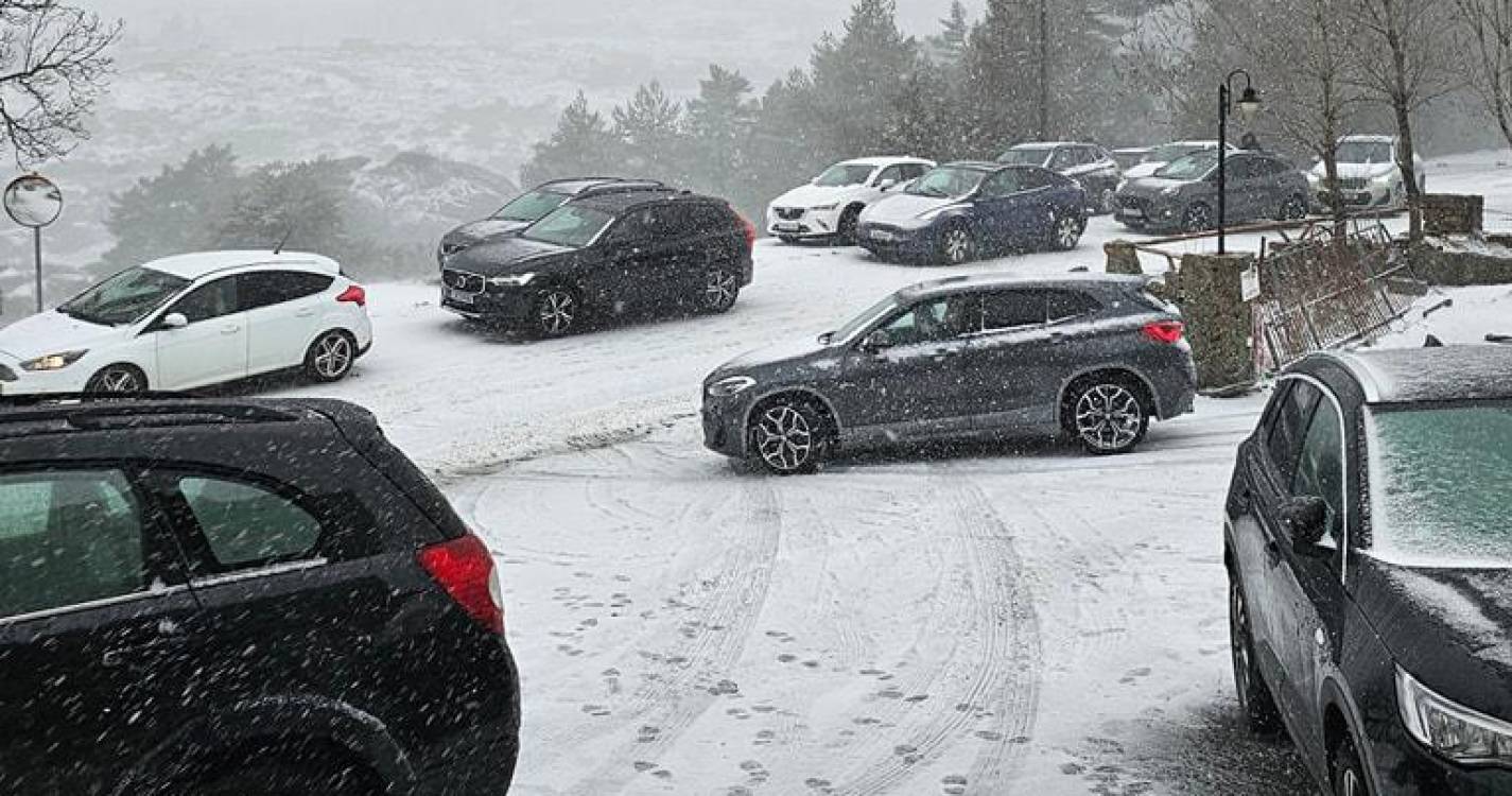Neve encerra estradas de acesso à Torre na serra da Estrela