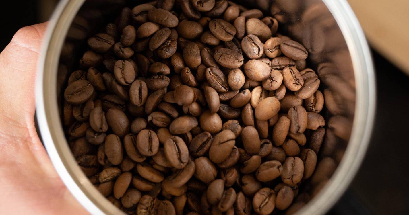 Preços mundiais do café voltam a atingir máximos históricos em fevereiro