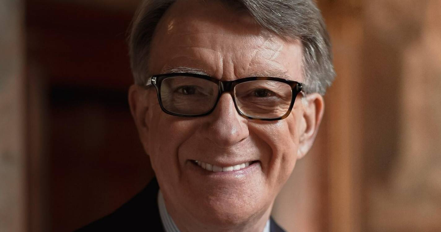 Polícia britânica faz buscas a duas propriedades ligadas a Peter Mandelson no caso Epstein