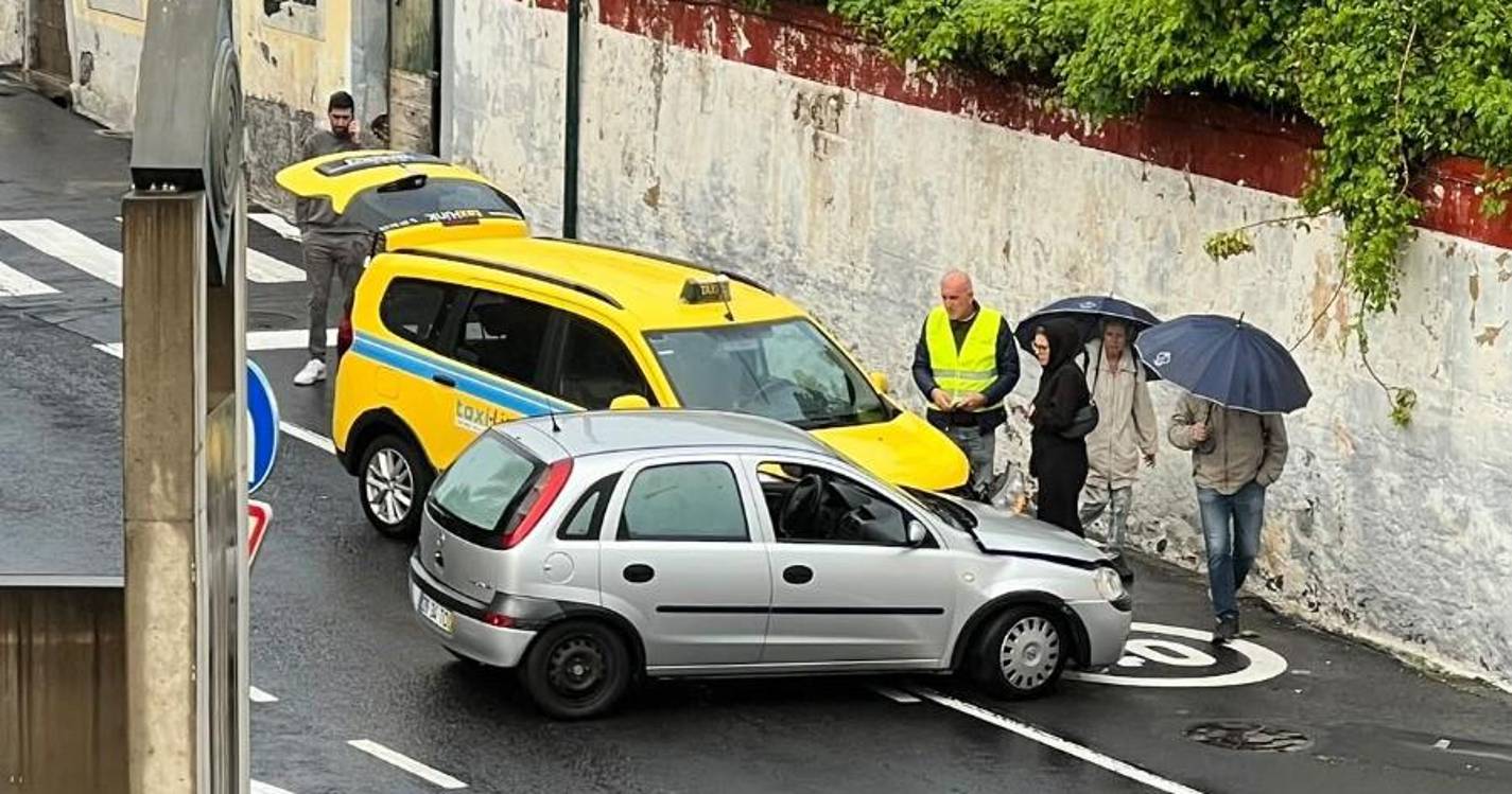 Embate entre duas viaturas na Achada