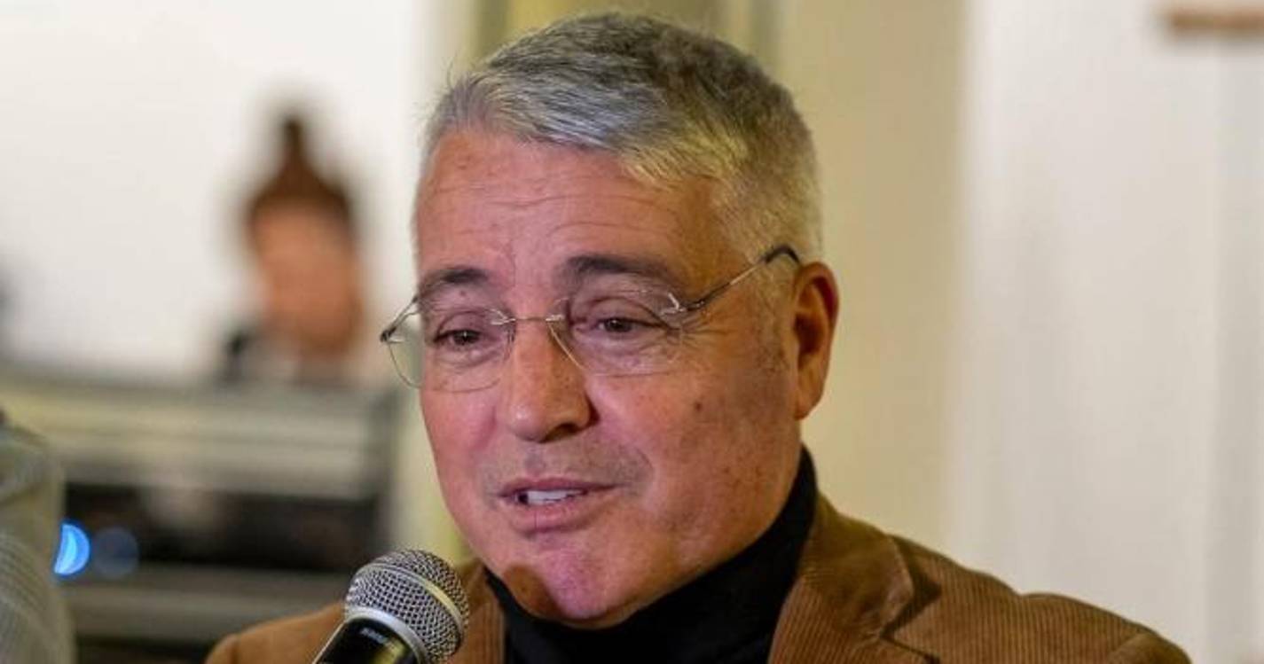 “Albuquerque e os seus secretários regionais parecem náufragos sem bote de salvação”, diz Filipe Sousa