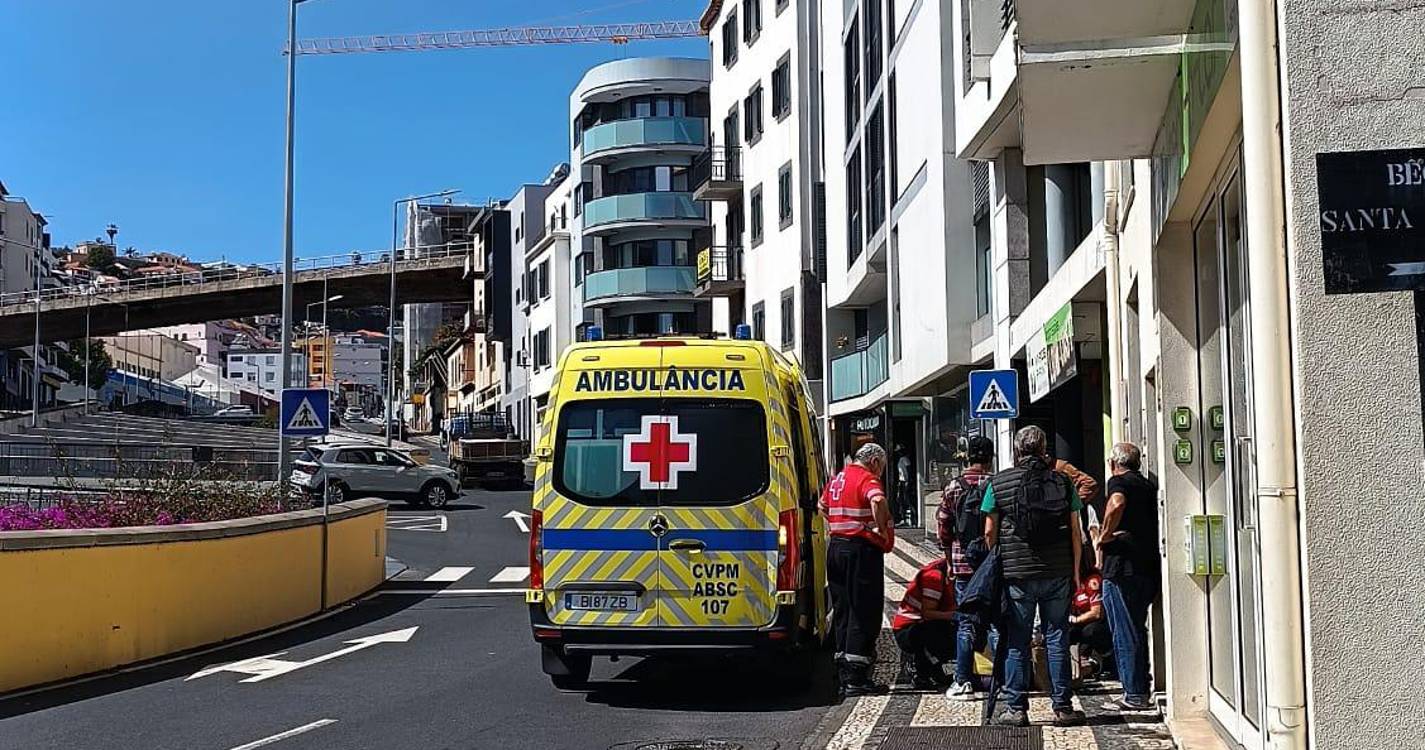 Mulher sofre queda na via pública no Funchal