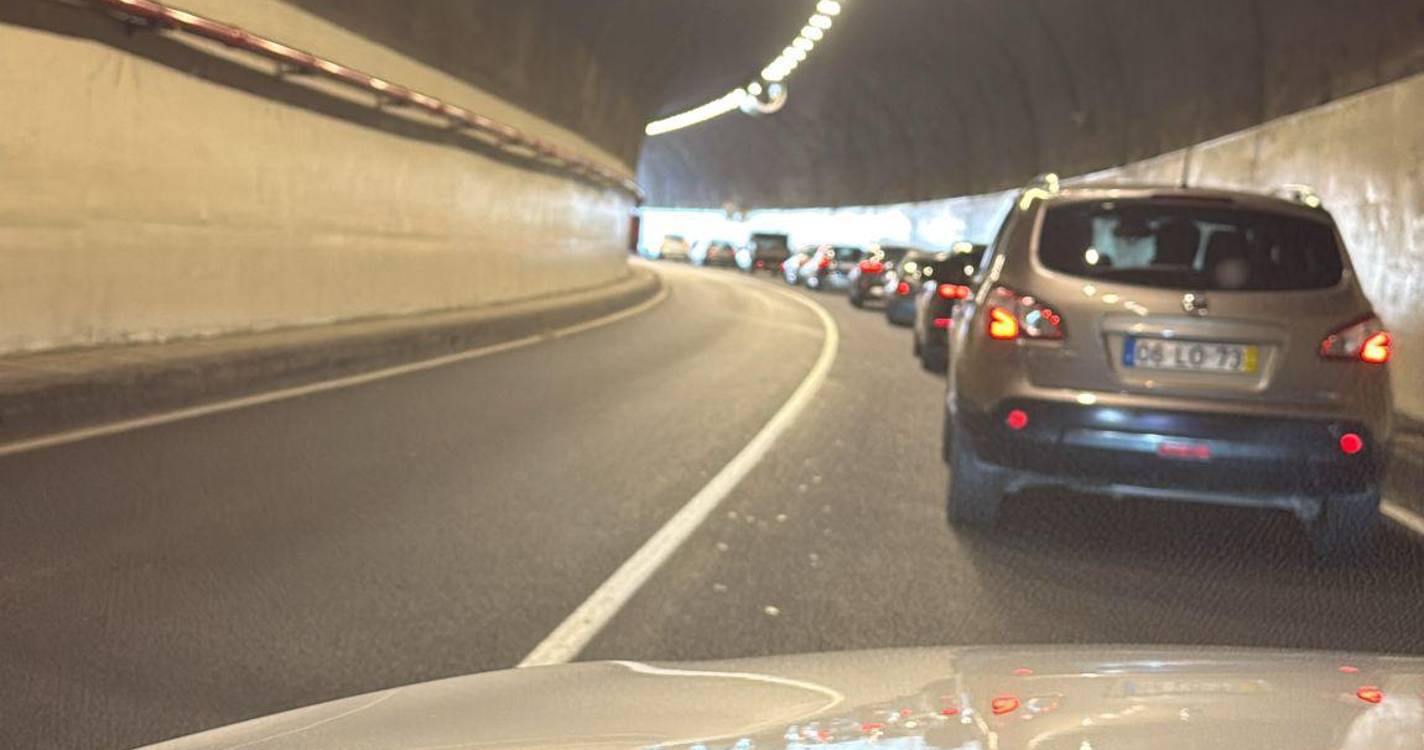Trânsito ‘parado’ no túnel da Ribeira Brava em direção à Ponta do Sol