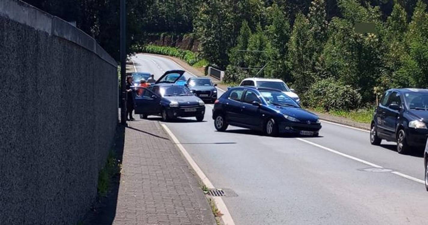 Acidente junto ao Camacha Shopping causa danos materiais