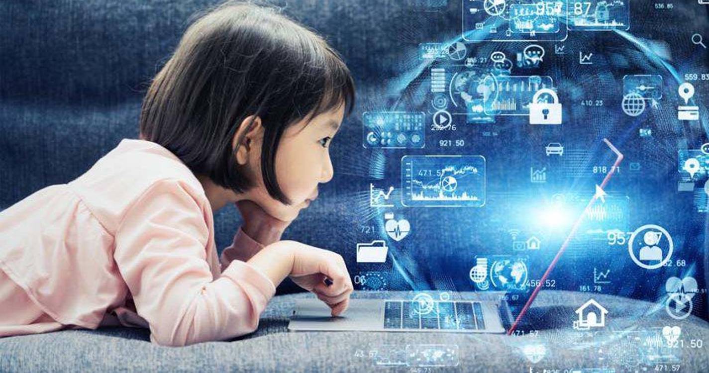 Presidência francesa do G7 pede contributos científicos sobre efeitos de IA em crianças