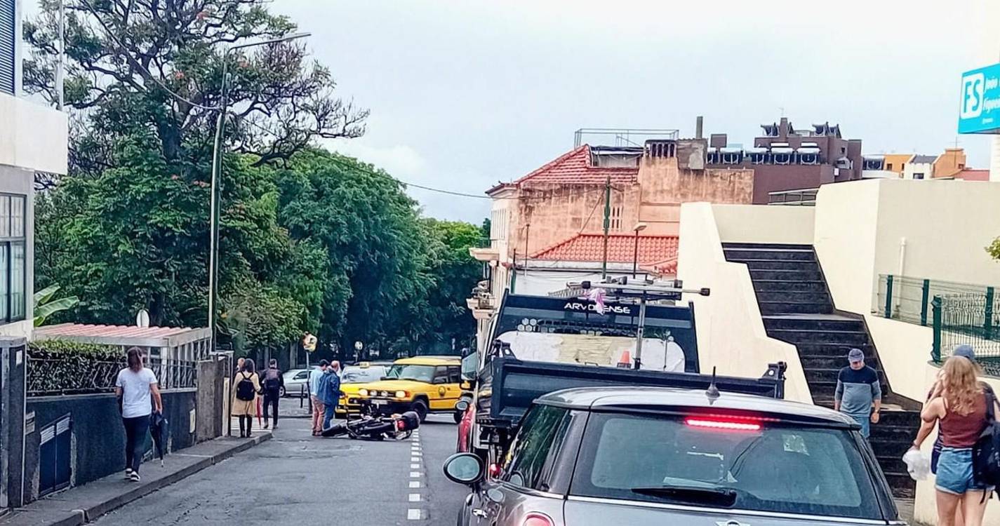 Acidente de mota no Funchal congestiona trânsito