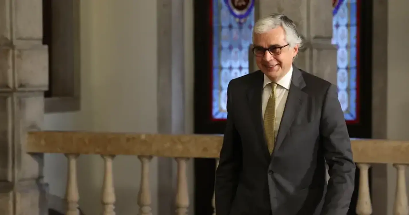 Aguiar-Branco abre sessão solene às 09h00 e suspende-a por cerca de uma hora