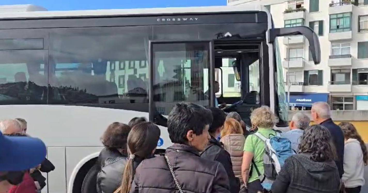 Caos nos autocarros deixa passageiros indignados (com vídeo)