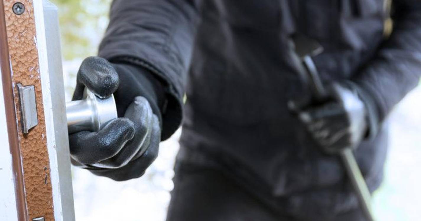 Prisão preventiva para suspeito de vários furtos em São Miguel