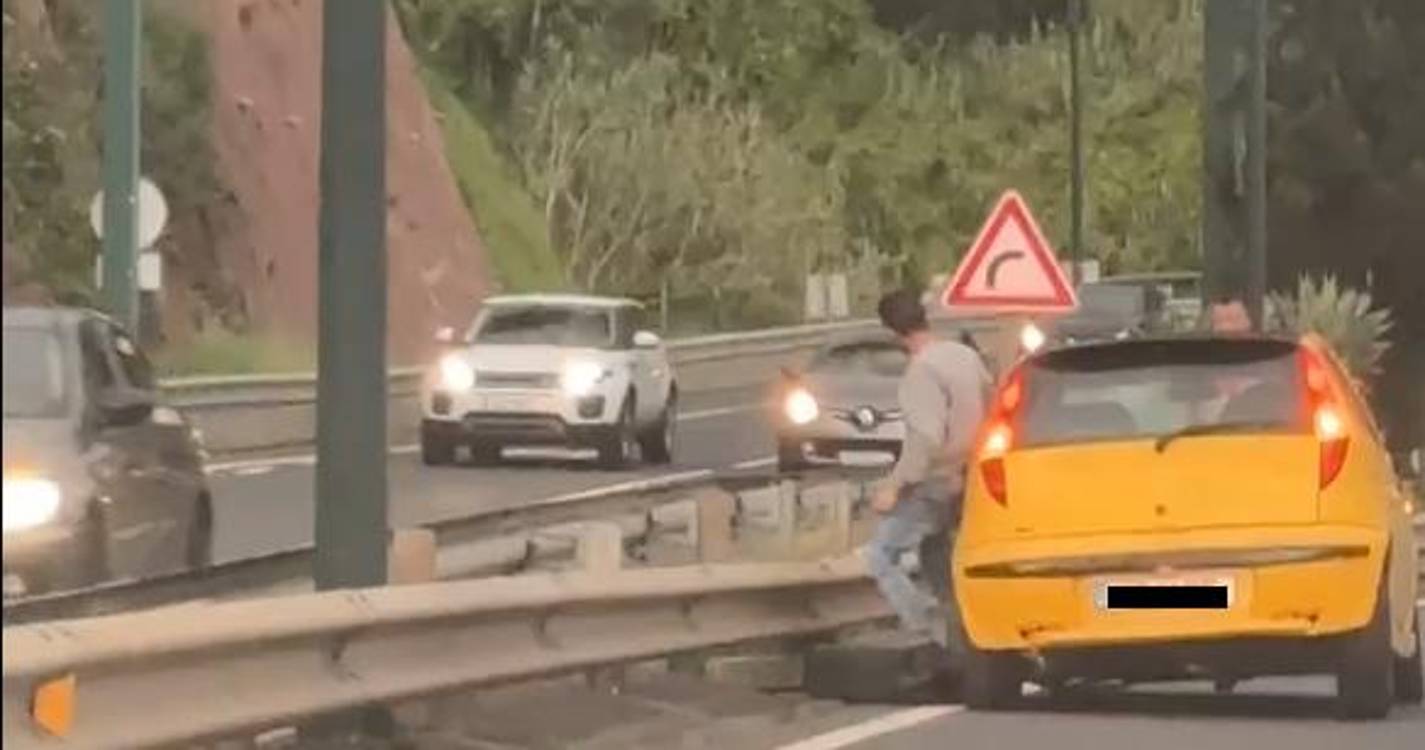 Via rápida: Viatura fica sem pneu em andamento