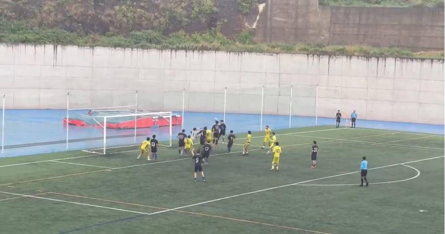 Golo anulado no Câmara de Lobos-Machico em juniores gera polémica