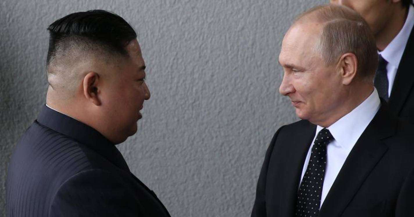 Parceria Putin-Kim é “combustível” espacial para a Coreia do Norte