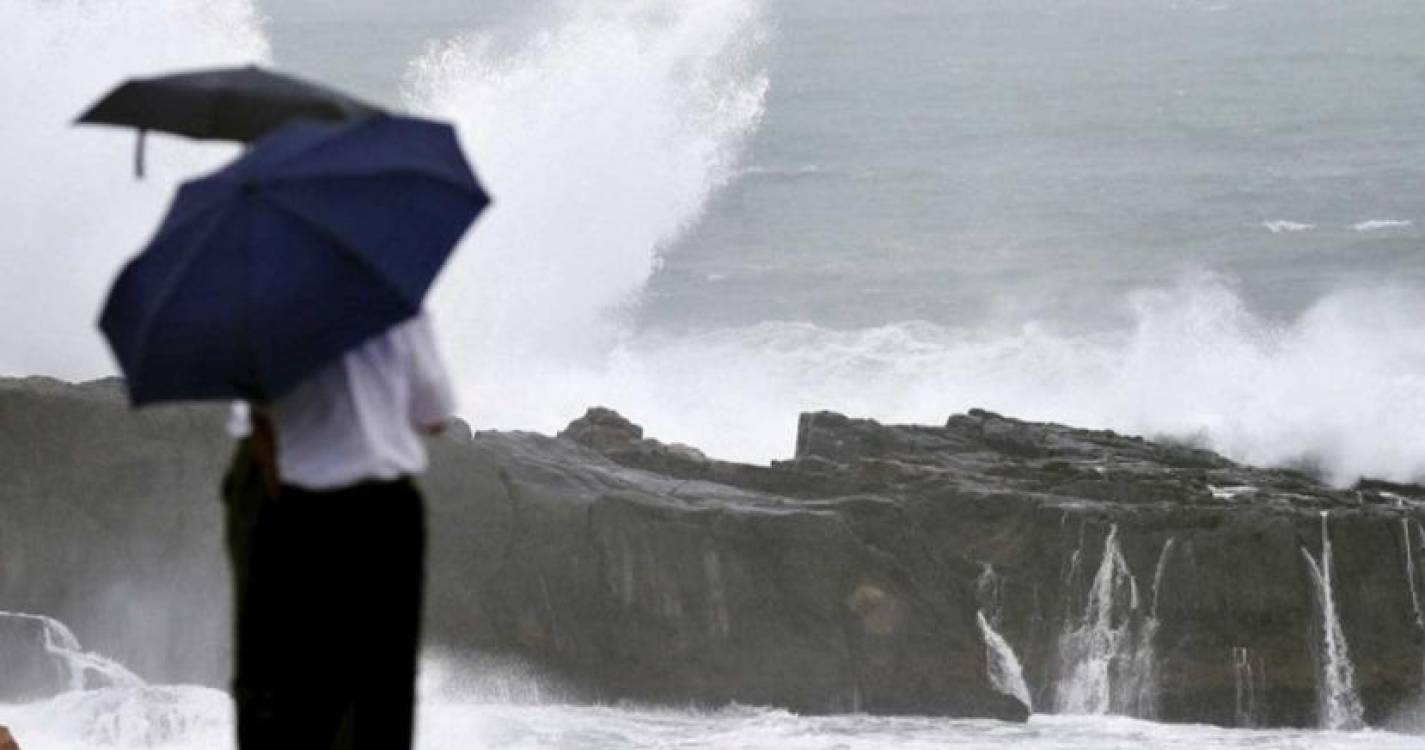 Capitania atualizou aviso de agitação marítima e vento forte