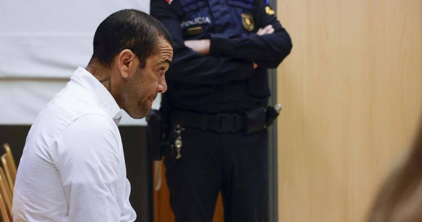 Dani Alves em liberdade provisória mediante caução de um milhão de euros