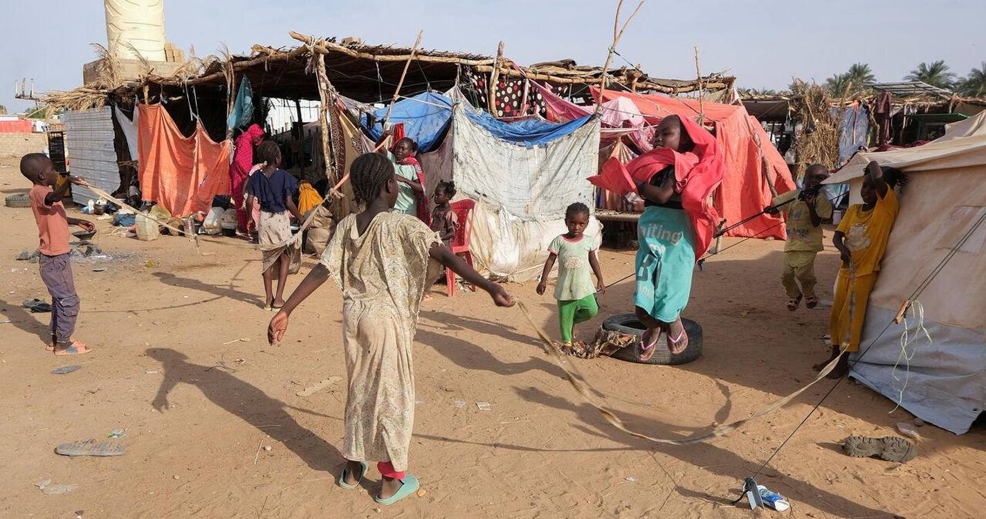 Sudão: Pelo menos 32 meninas violadas numa semana pelos paramilitares no Darfur