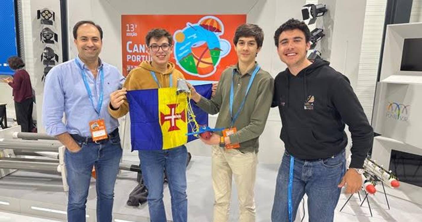 Alunos da Francisco Franco mostram microssatélite na “Corrida Espacial”