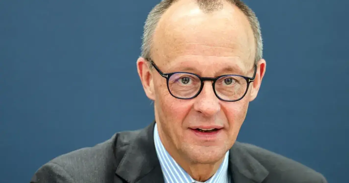 Ucrânia: Merz avisa que Europa tem de fazer “muito mais” pela sua defesa após desvio de Trump