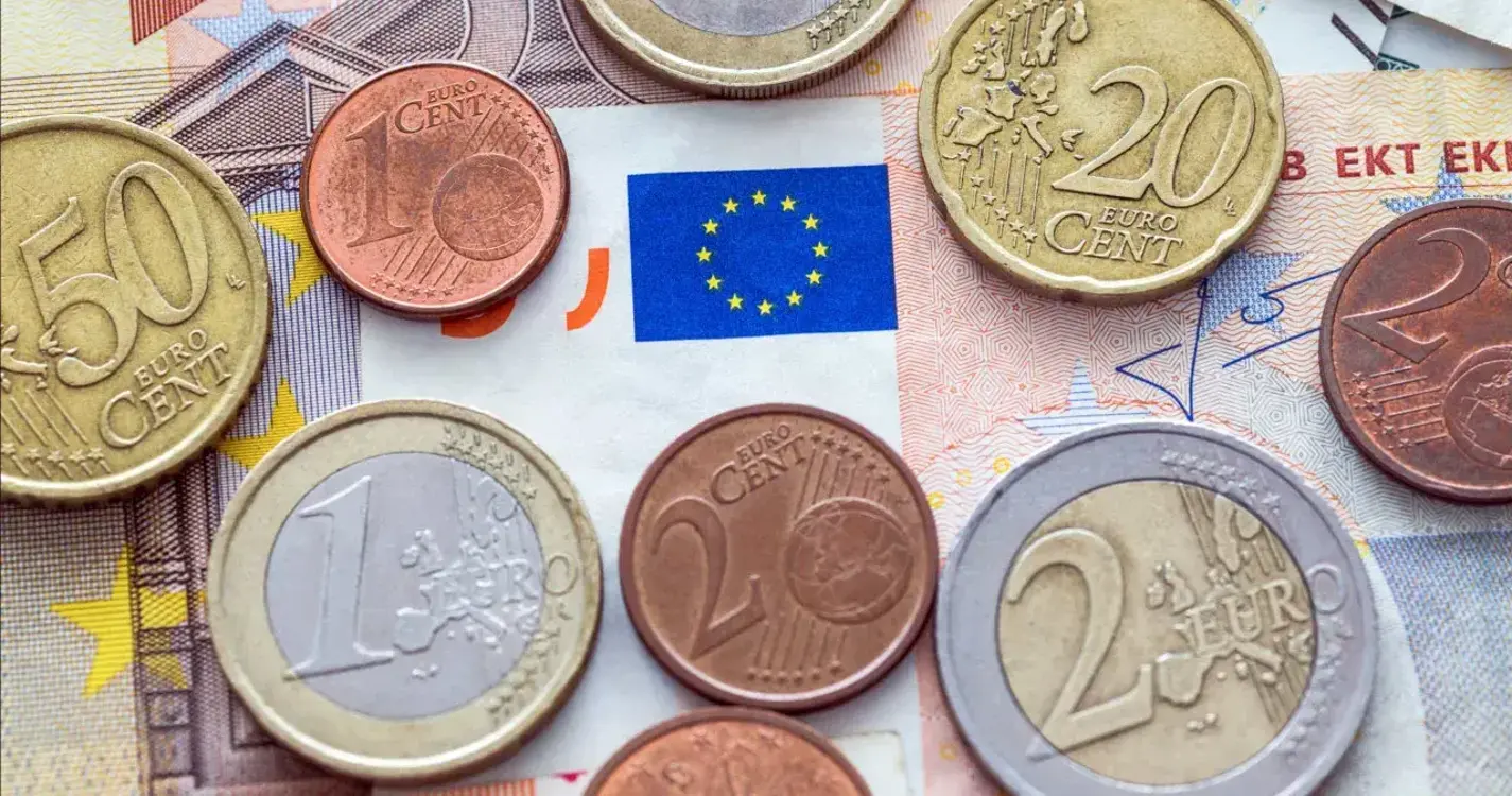 Euro sobe pela quarta sessão e ultrapassa 1,08 dólares