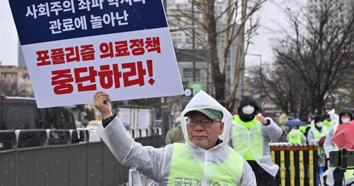 Governo da Coreia do Sul anuncia medidas duras contra médicos em greve