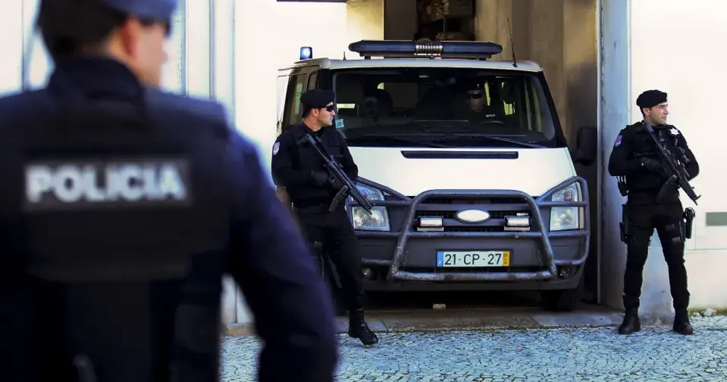 Violência doméstica: Chefe da PSP julgado em Leiria por 14 crimes nega ter batido na mulher