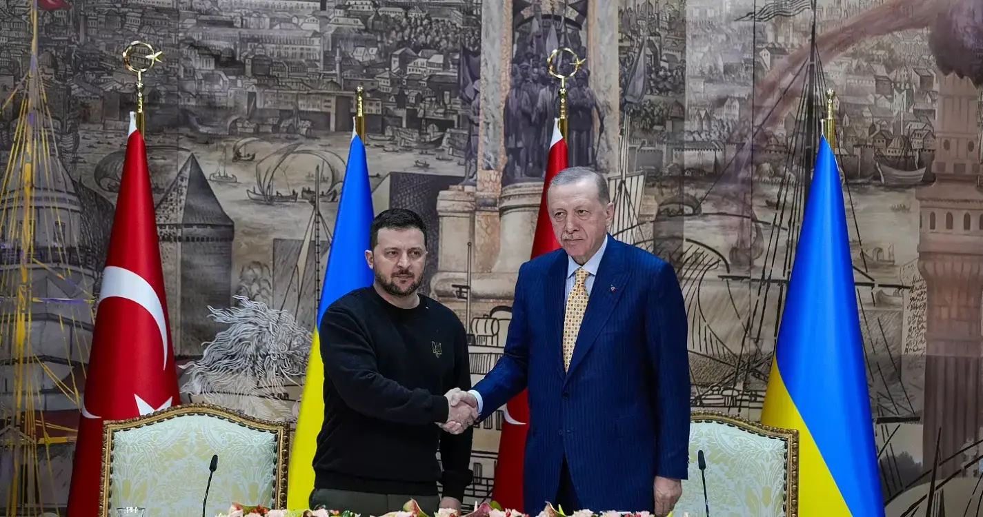 Ucrânia: Presidente turco reafirma necessidade de incluir Kiev nas conversações para a paz