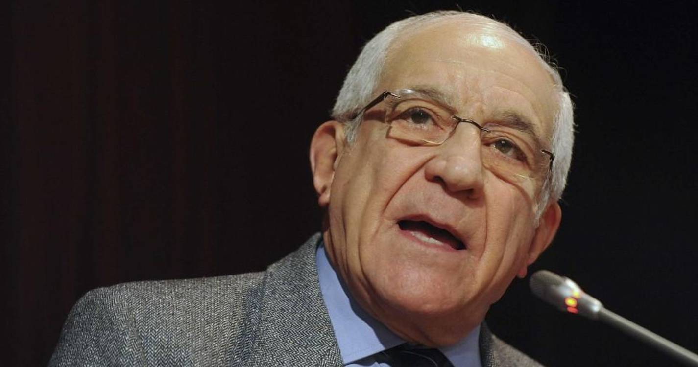 25 Abril: Arquivo de Otelo Saraiva de Carvalho doado ao arquivo Ephemera