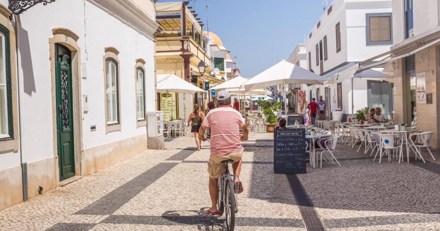 Pessimismo de portugueses em relação a 2024 destacado em dois estudos