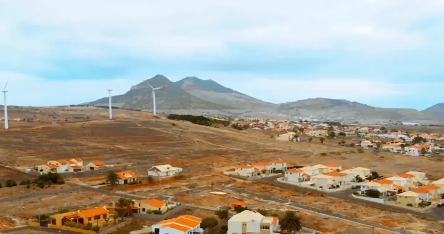 EEM inicia transporte dos aerogeradores para o novo parque eólico do Porto Santo
