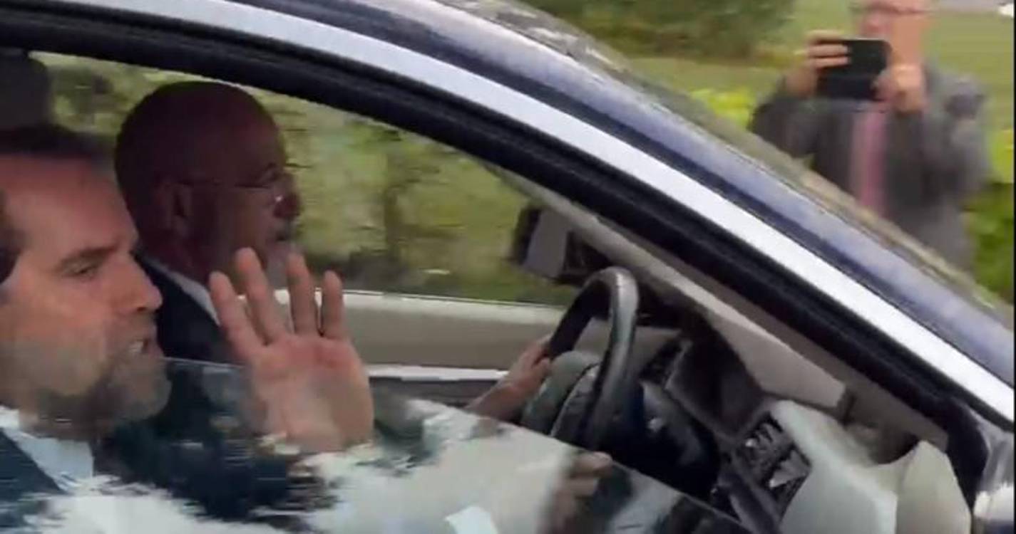 Albuquerque sai da Quinta Vigia em silêncio