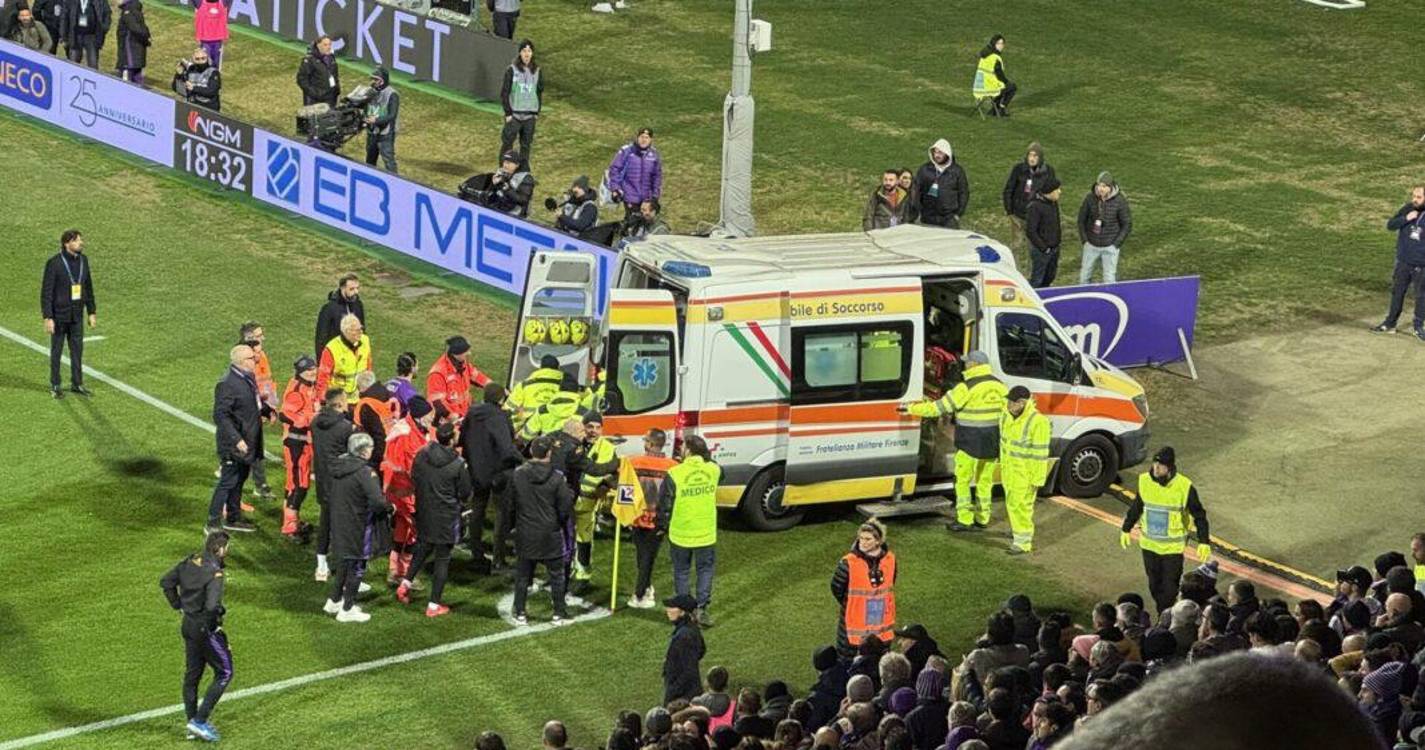 Fiorentina – Inter suspenso depois de jogador cair inanimado no relvado