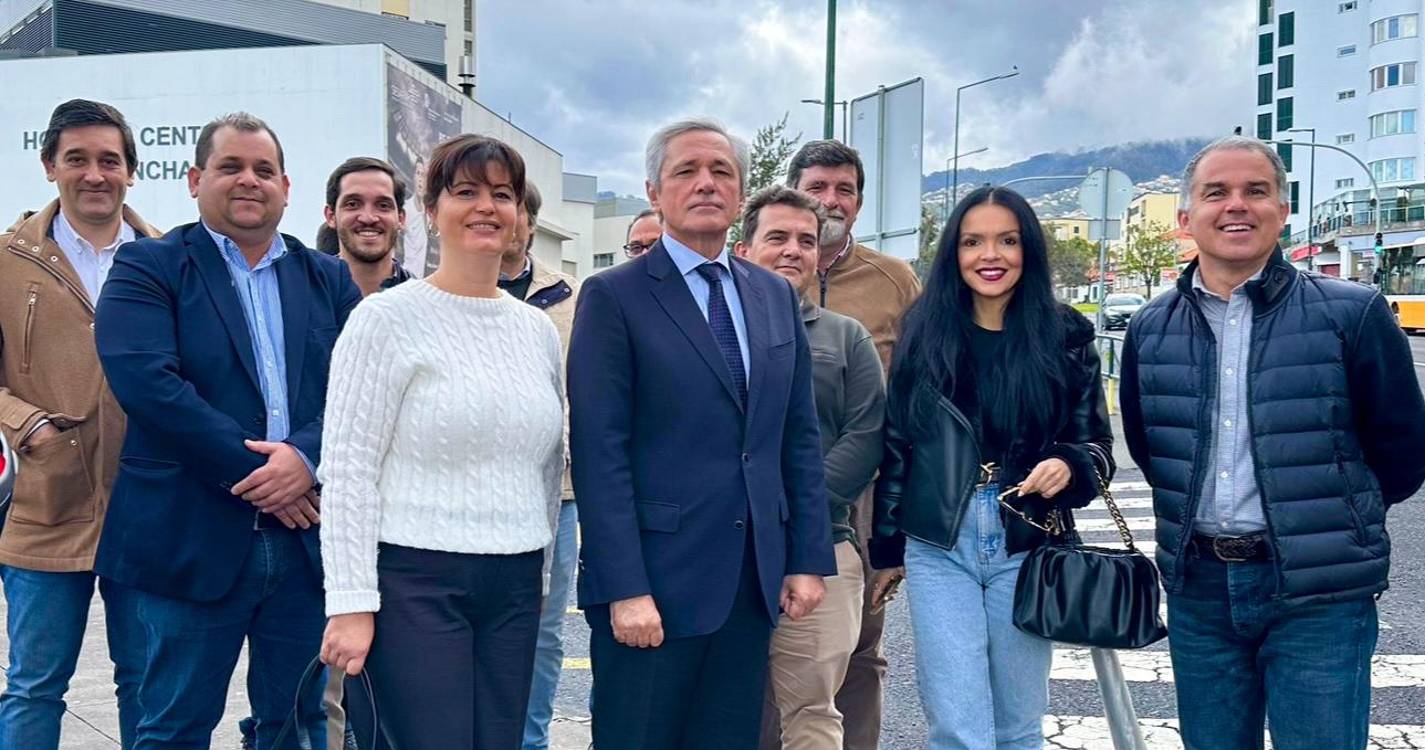 CDS defende médico e enfermeiro para todos