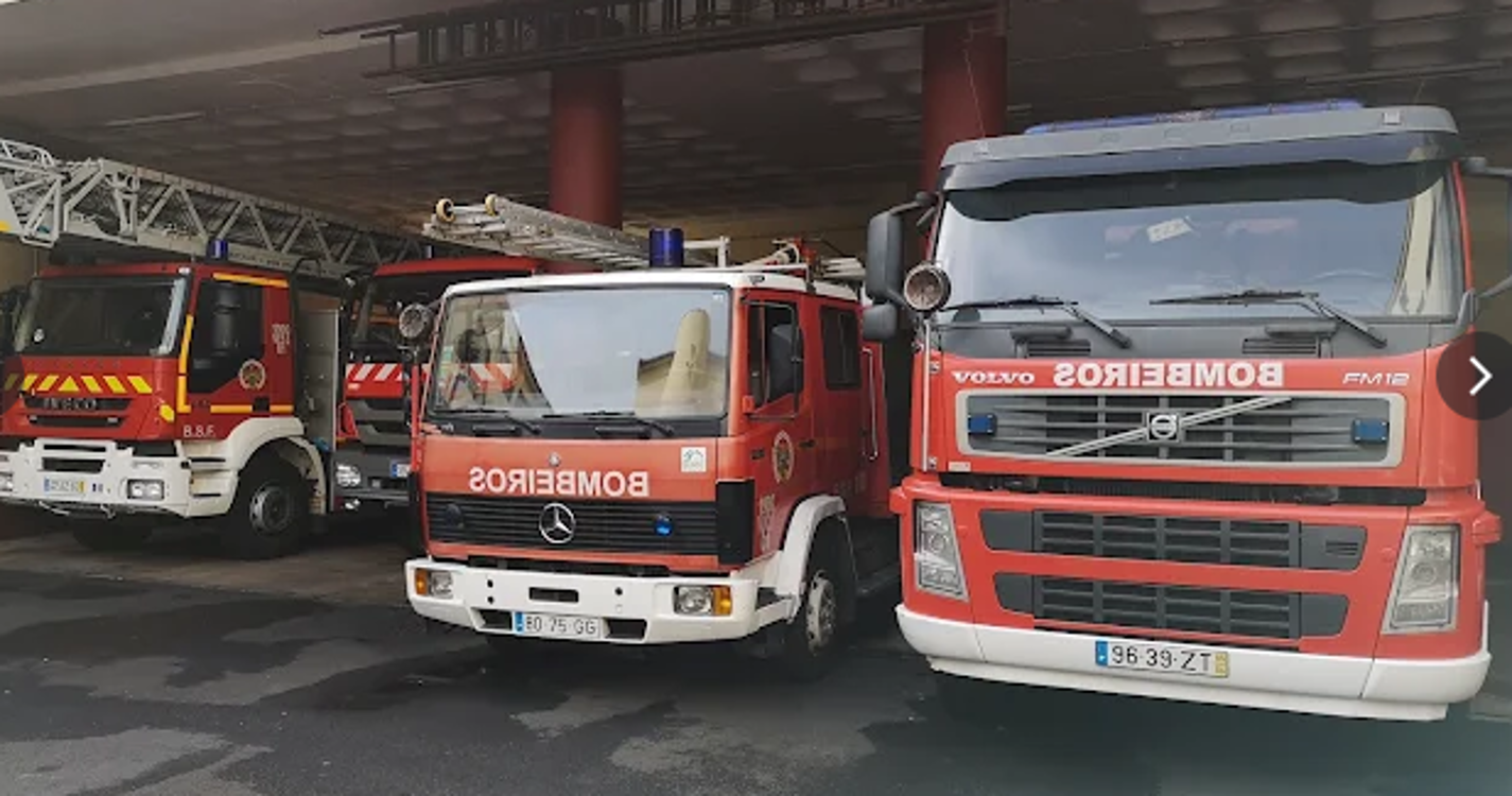 Incêndio em habitação obriga a realojamento de sete pessoas e atinge Prediclub no Poço Barral