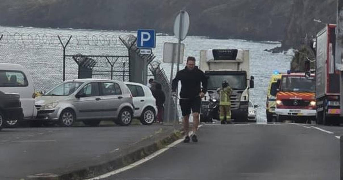 Acidente faz um ferido grave e fecha estrada nas imediações do Aeroporto