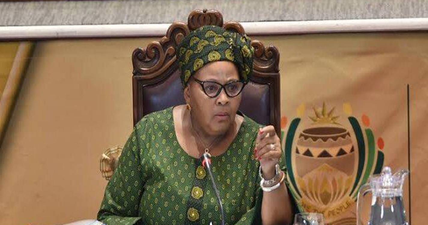 África do Sul: Presidente da Assembleia Nacional deverá entregar-se à polícia esta sexta-feira