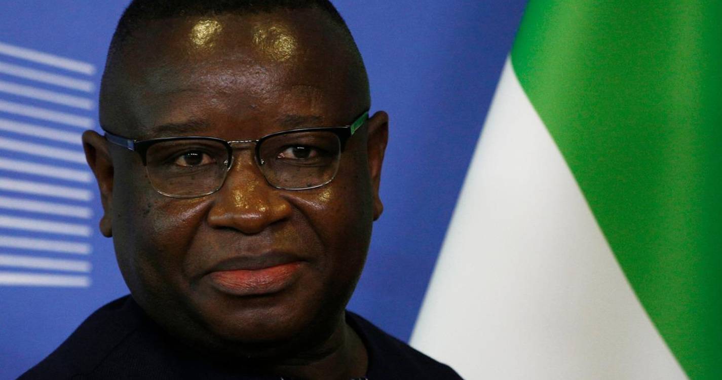 Presidente da Serra Leoa promulga lei que proíbe casamentos infantis